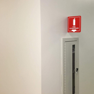 Projecting Fire Extinguisher Sign, 15 x 15 cm Polished Acrylic Wall Sign with Down Arrow, Double-Sided Safety Display for Emergency Visibility in Buildings, Offices or Warehouses - Red